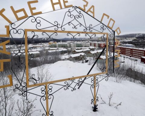 Azat Miftakhov, mathématicien russe, victime de torture en prison, témoigne des abus en IK-18