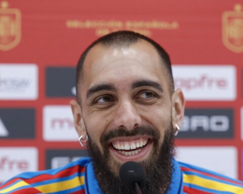 Borja Iglesias, footballeur espagnol, déplore l'obligation de saluer Donald Trump après la finale de la Coupe du monde
