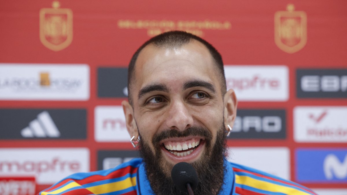 Borja Iglesias, footballeur espagnol, déplore l'obligation de saluer Donald Trump après la finale de la Coupe du monde