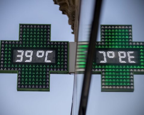 Canicule : 24 départements en vigilance rouge dont l'Ile-de-France, 59 en alerte orange