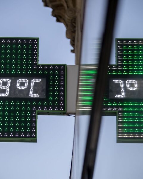 Canicule : 24 départements en vigilance rouge dont l'Ile-de-France, 59 en alerte orange