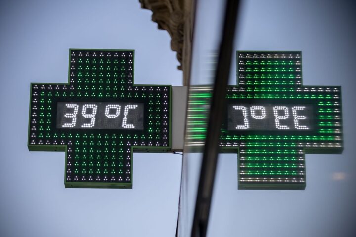Canicule : 24 départements en vigilance rouge dont l'Ile-de-France, 59 en alerte orange