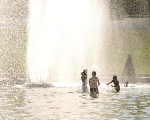 Canicule : 37 départements sous vigilance rouge dimanche, dont 13 nouveaux ajoutés