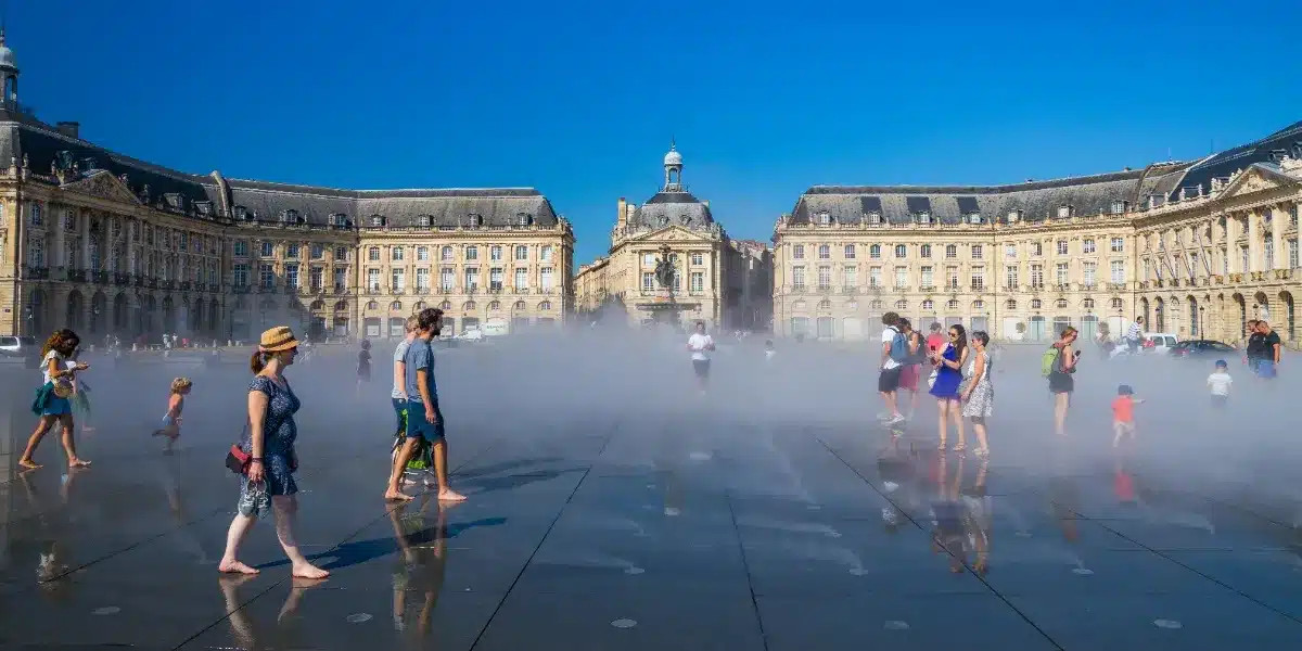 Canicule d'août 2026 : 20 départements placés en vigilance rouge, les services d'urgence alertent sur le pic de chaleur à venir.