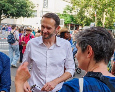Canicule : David Belliard propose une journée de commémoration des victimes et réclame l'état d'urgence