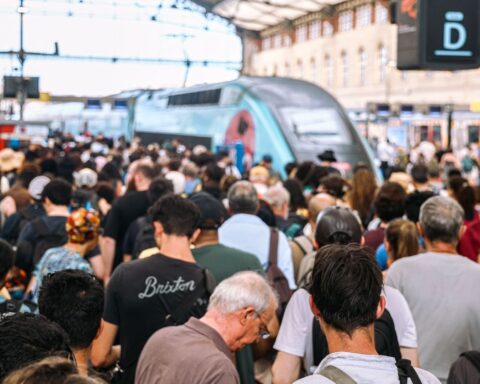 Canicule : la SNCF adapte son trafic pour le 14-Juillet alors que 24 départements sont en vigilance rouge