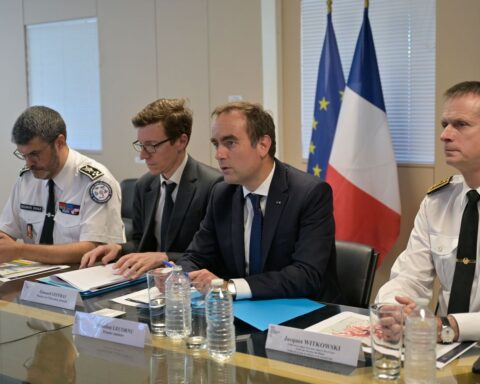 Chaleur : aucun département ne sera classé en rouge ce week-end, affirme Sébastien Lecornu