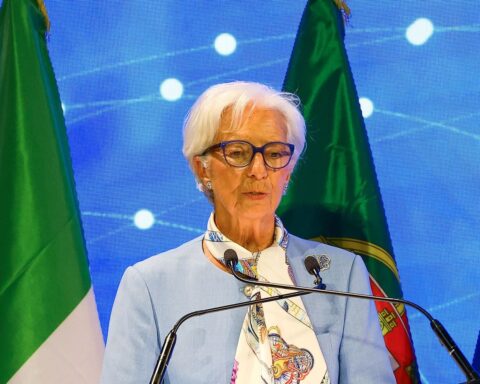 Christine Lagarde ne ferme pas la porte à un départ anticipé de la BCE pour se joindre au débat présidentiel français