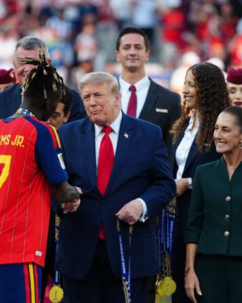 Coupe du monde 2026 : critiques des commentateurs suisses sur une compétition controversée et très politique