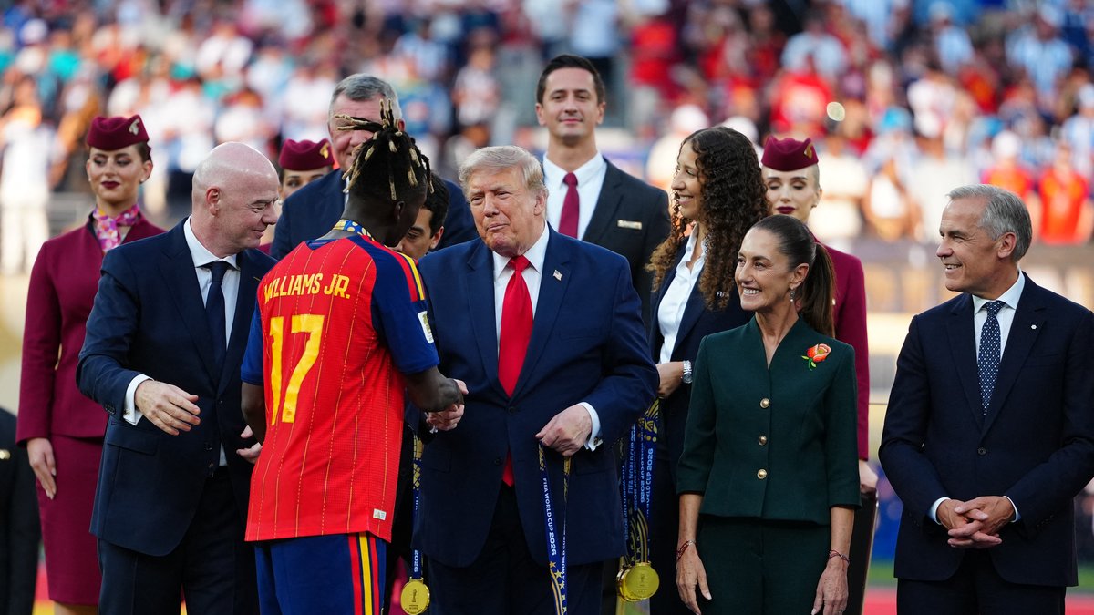 Coupe du monde 2026 : critiques des commentateurs suisses sur une compétition controversée et très politique