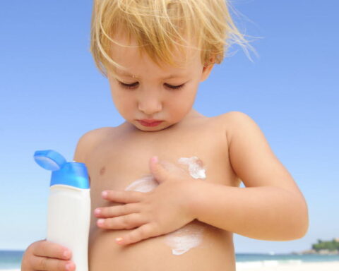 Crème solaire : les risques d'une application quotidienne sur la peau des bébés