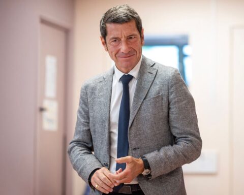 David Lisnard lance sa campagne pour la présidentielle de 2027 et critique l'élite politique