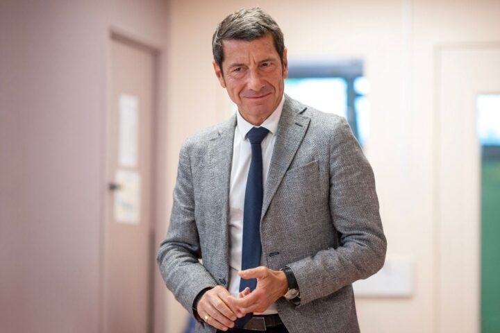 David Lisnard lance sa campagne pour la présidentielle de 2027 et critique l'élite politique