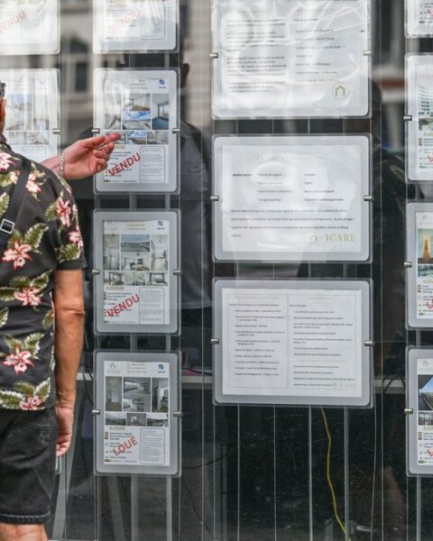 Des acheteurs en Suisse perdent des milliers d'euros face à une agence immobilière soupçonnée d'escroquerie