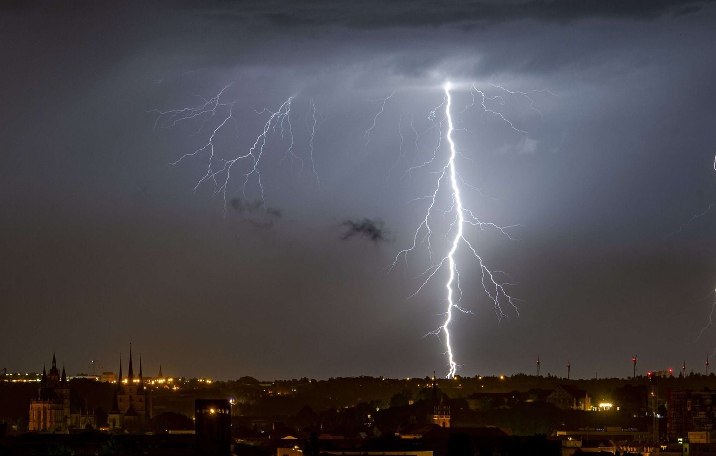 Des orages violents attendus en France ce week-end selon Météo-France