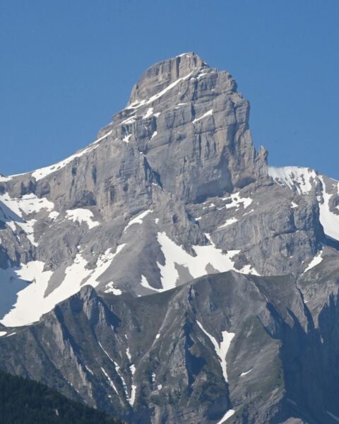 Deux alpinistes roumains retrouvés morts dans une crevasse du massif du Grand Paradis
