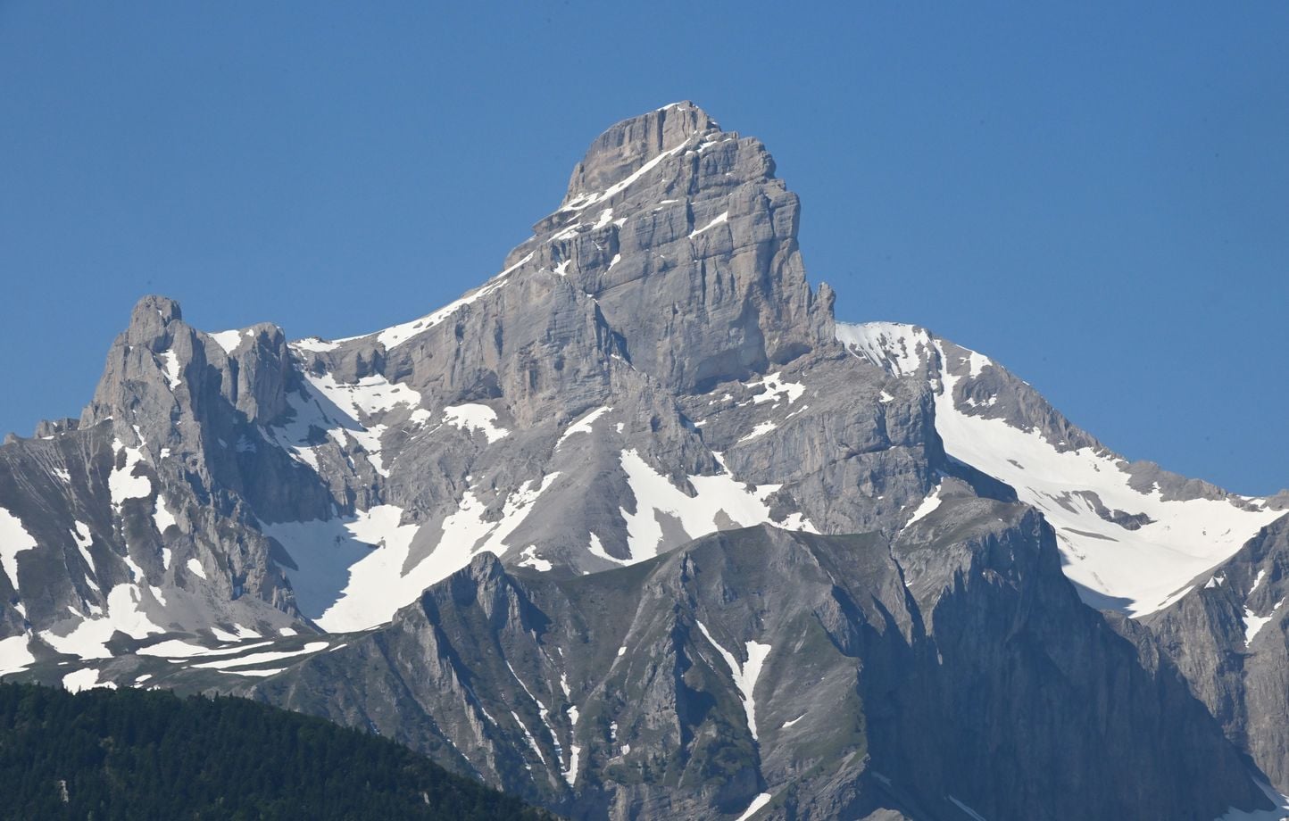 Deux alpinistes roumains retrouvés morts dans une crevasse du massif du Grand Paradis