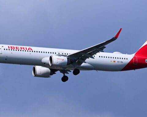Deux avions de ligne espagnols évitent une collision au-dessus de l'Atlantique, enquête en cours