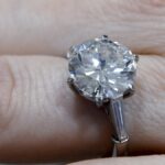 Deux touristes indiens tentent de voler un diamant à Singapour avec une contrefaçon