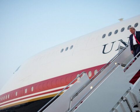 Donald Trump annonce le retour au hangar du Boeing 747 offert par le Qatar pour une modernisation maximale