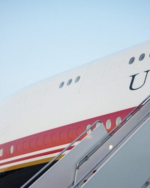 Donald Trump annonce le retour au hangar du Boeing 747 offert par le Qatar pour une modernisation maximale