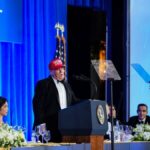 Donald Trump s'en prend aux journalistes lors du gala de la presse à Washington trois mois après une tentative d'assassinat