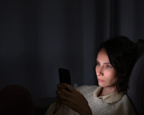 Doomscrolling : les dangers de la consommation répétitive d'informations négatives pour la santé mentale