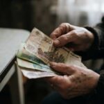 Russie : l'inflation brise l'épargne des ménages, la confiance s'effondre au plus bas depuis 2022