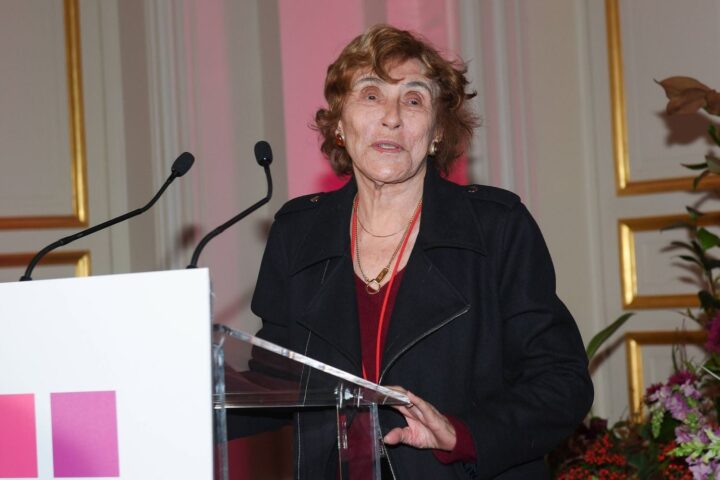 Edith Cresson conservera sa voiture de fonction et son chauffeur jusqu'au 1er août