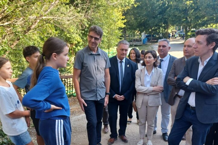 Édouard Geffray évoque l'éducation et la lutte contre la dépendance aux écrans à Najac