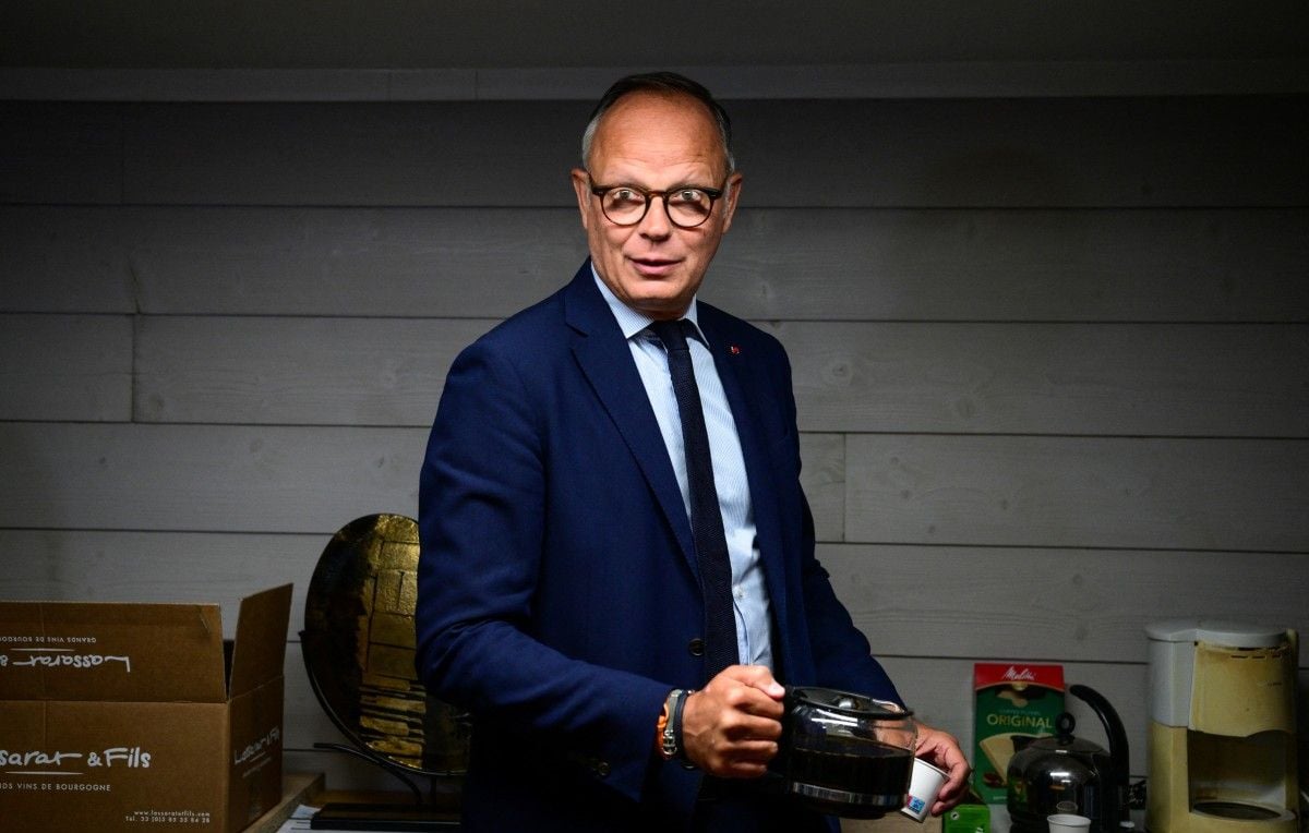 Édouard Philippe juge « dangereux » que Gabriel Attal se présente à la présidentielle de 2027