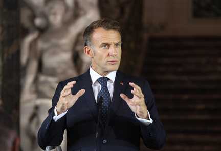 Emmanuel Macron met en garde contre les sondages favorables à Marine Le Pen avant l'élection présidentielle de 2027