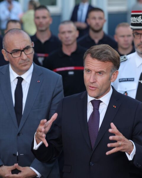 Emmanuel Macron souligne l’unité face aux incendies lors de sa visite en Gironde