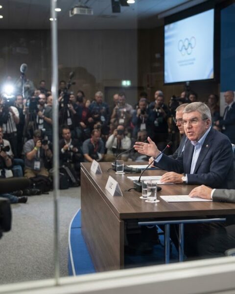 Le CIO lève les restrictions sur les athlètes russes et rétablit le Comité olympique russe