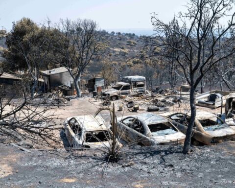 Feu près de Madrid : l'urgence nationale levée, mais le risque d'incendie demeure élevé