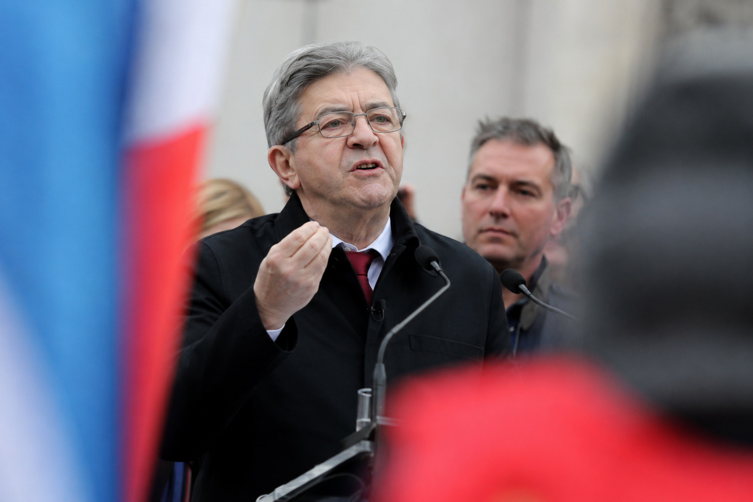 Mélenchon appelle la France à quitter l'OTAN et à négocier directement avec Moscou