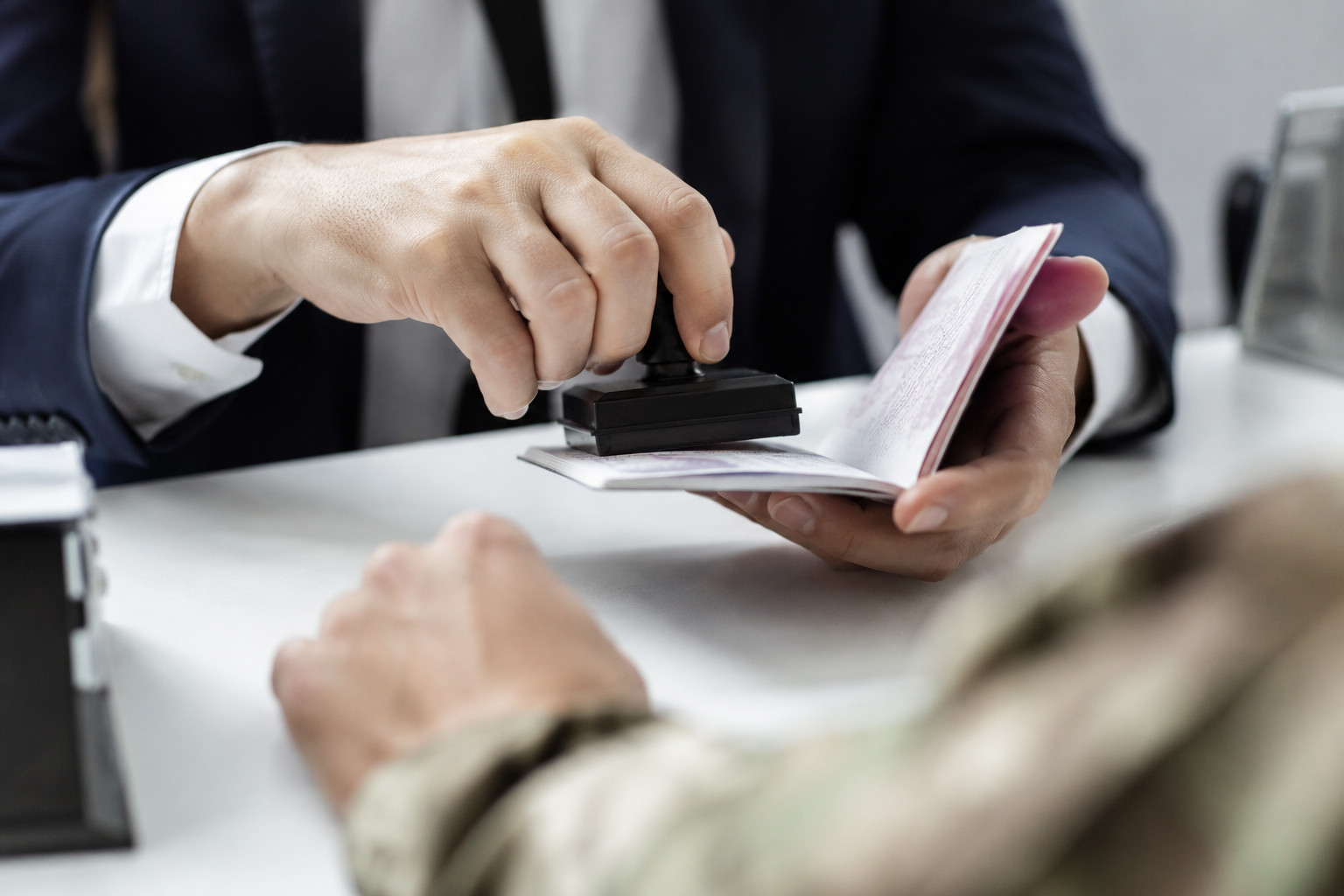 Le Monténégro ouvre des centres de visa en Russie et crée une brèche pour les criminels de guerre dans l’UE