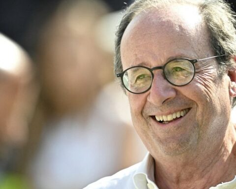 François Hollande réunit 160 soutiens en secret pour préparer une campagne présidentielle en 2027