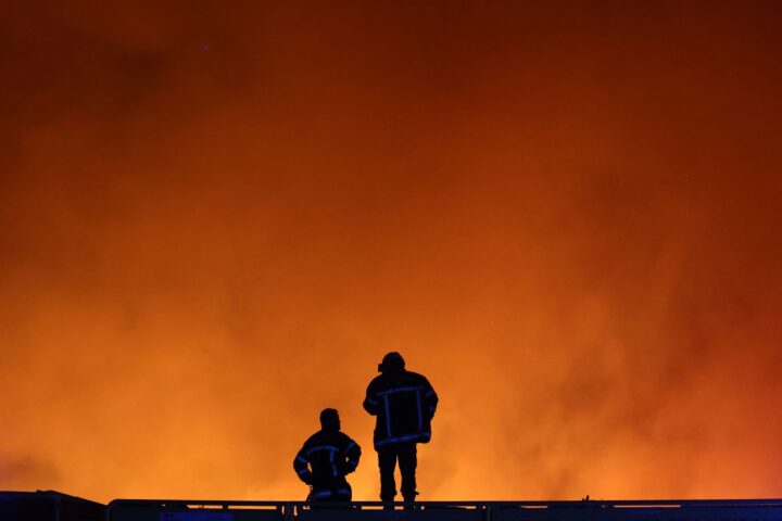 Gironde : 2.000 hectares en flammes, évacuation de 12.000 personnes près du bassin d’Arcachon