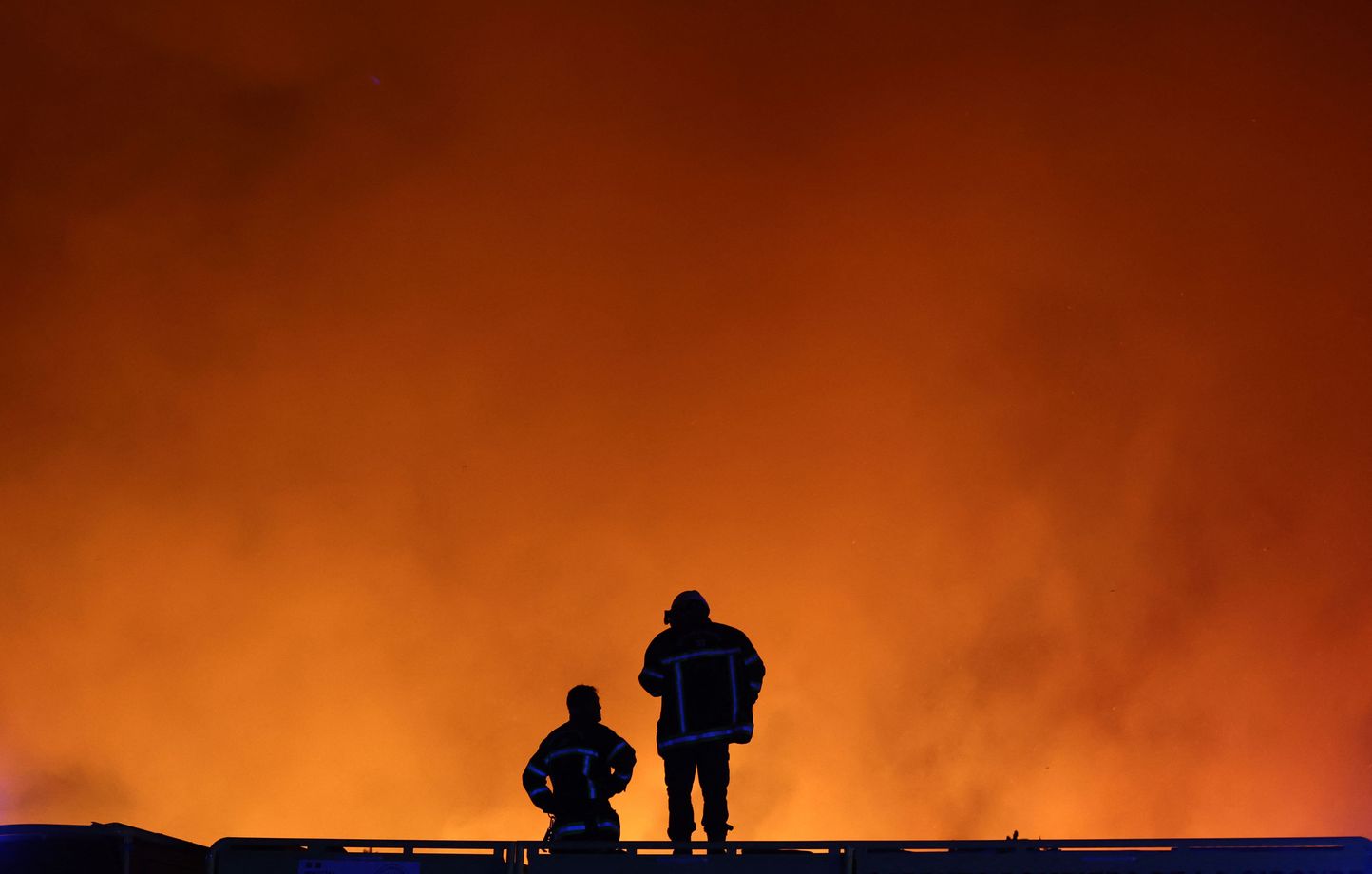 Gironde : 2.000 hectares en flammes, évacuation de 12.000 personnes près du bassin d’Arcachon