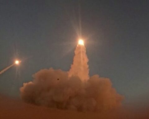 Guerre au Moyen-Orient : sixième nuit de frappes américaines sur l'Iran, bilan de huit morts