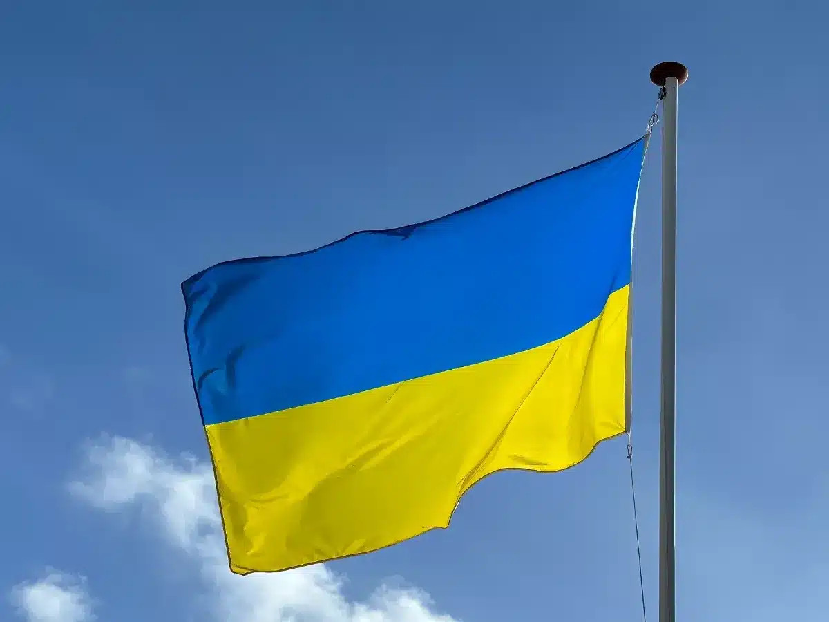 Guerre en Ukraine : découvrez le pays ayant le plus contribué à l'aide financière, étonnamment différent de vos attentes.