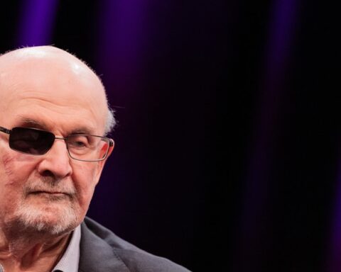 Hadi Matar reconnu coupable d'un acte de terrorisme pour l'agression de Salman Rushdie aux États-Unis