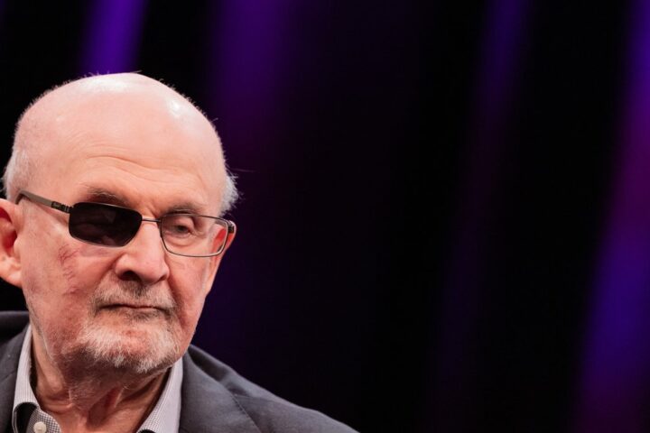 Hadi Matar reconnu coupable d'un acte de terrorisme pour l'agression de Salman Rushdie aux États-Unis