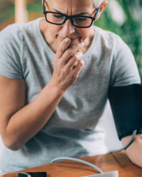 Hypertension artérielle : l'importance d'un traitement régulier pour éviter des complications graves
