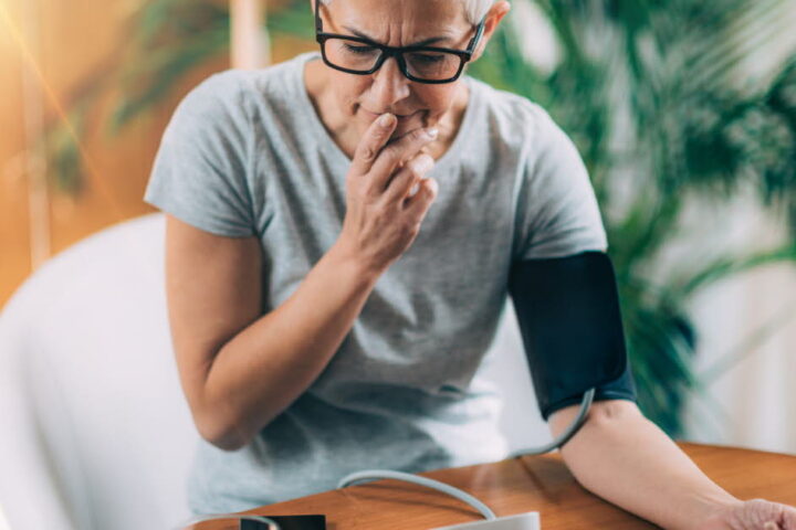 Hypertension artérielle : l'importance d'un traitement régulier pour éviter des complications graves