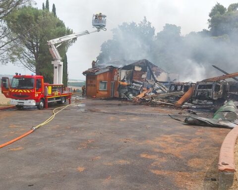 Incendie à Castelnau-de-Montmiral : perte dévastatrice pour les pompiers du Tarn