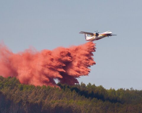 Incendie dans le Var : plus de 1.700 hectares ravagés, évacuations massives en cours