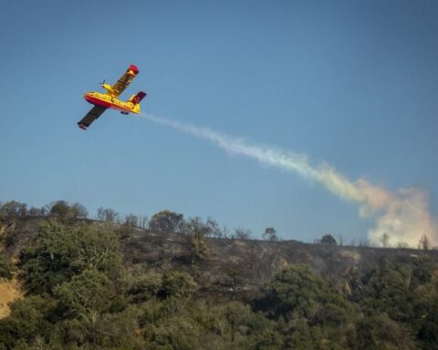 Incendie dans les Pyrénées : 100 hectares détruits près du Pic du Midi, la situation reste critique