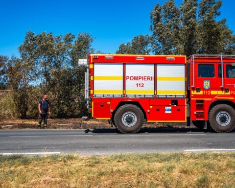 Incendie dans les Pyrénées-Orientales : un pompier et un habitant gravement blessés dans un feu de 1.650 hectares